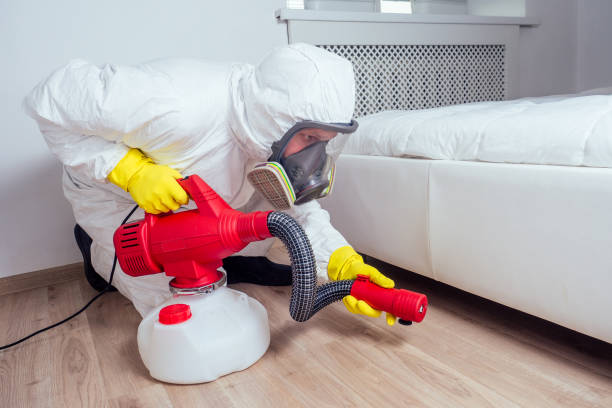 Best Commercial Pest Control Services  in Spooner, WI